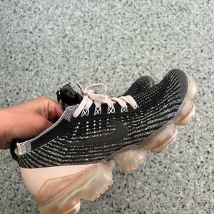 Nike Airmax black and light pink